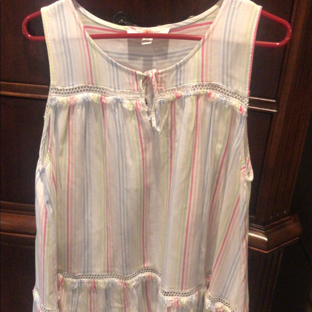 Rise and bloom. Pastel colored top. Size medium. EUC.